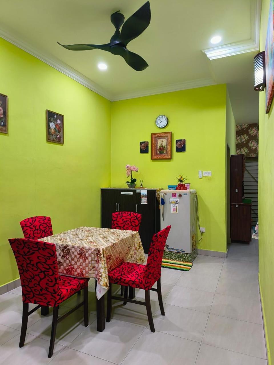 Irdina Homestay Formuslims - Чанглун Экстерьер фото